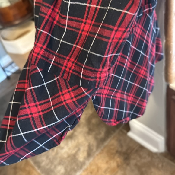 Excellent condition. Tunic button top with scalloped tail around the bottom. - Picture 6 of 7